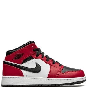 Nike Air Jordan 1 Mid  Chicago Black Toe sneakers